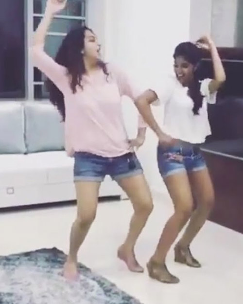 surekha vaani,surekha vaani dance with daughter,surekha vaani hot dance,surekha vani dance video  కూతుర్ని లైన్లో పెట్టేందుకేనా ఈ ఆంటీ వేషాలు?